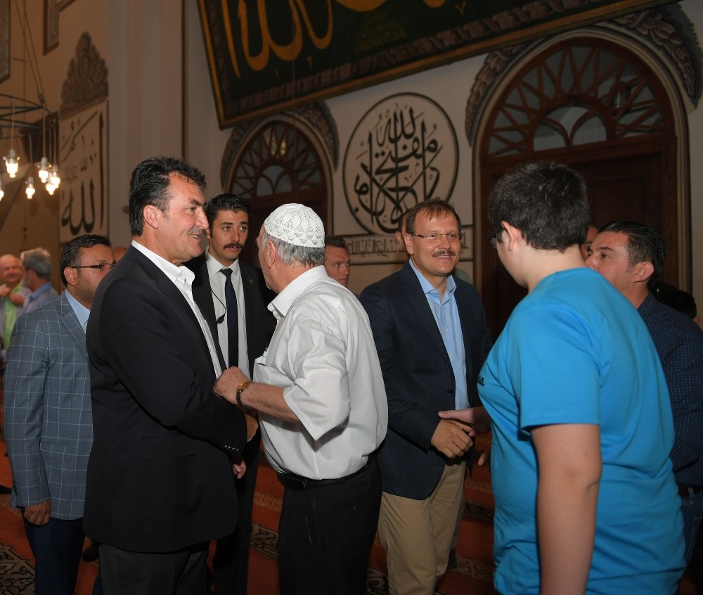 Osmangazi Belediye Başkanı Dündar Vatandaşlarla Bayramlaştı