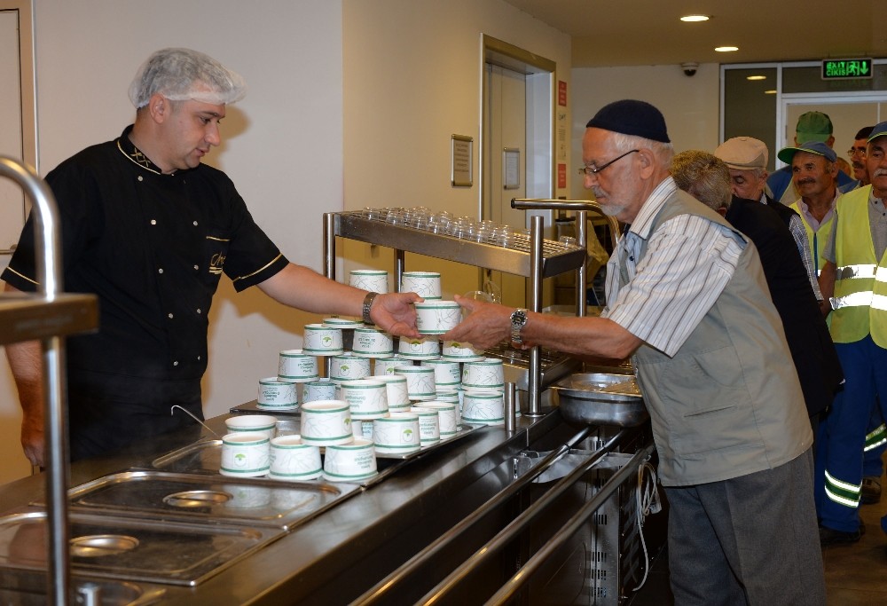 Osmangaziden Vatandaşlara Çorba İkramı