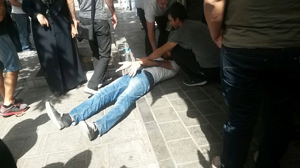 (Özel Haber) Madde Bağımlısı Genç Sokak Ortasında Kriz Geçirdi