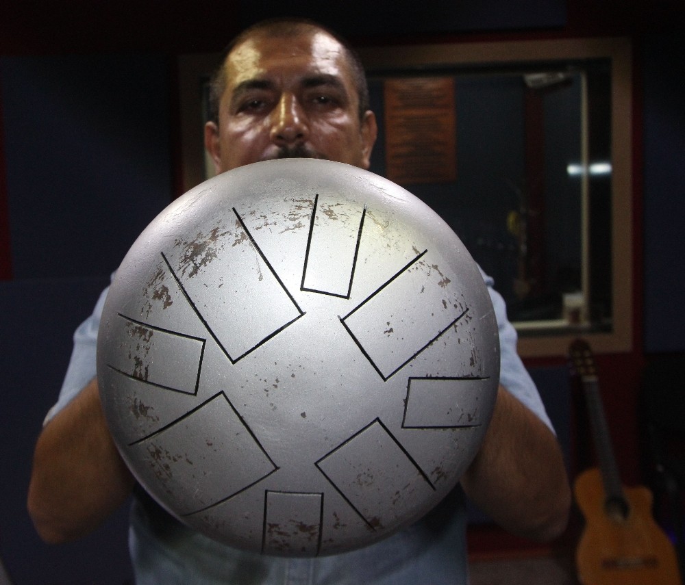 Piknik Tüpünden Enstrüman Yaptı, Şimdi Konser Veriyor