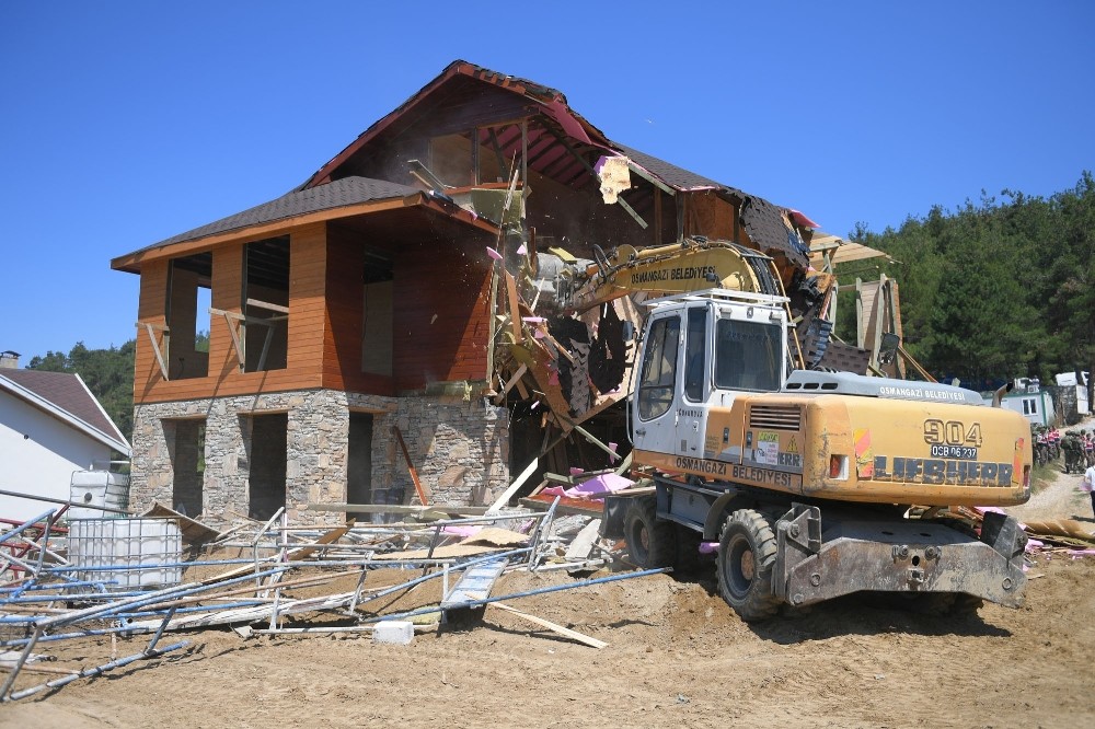 Tarım Arazilerine Yapılan Villalar Yıkıldı