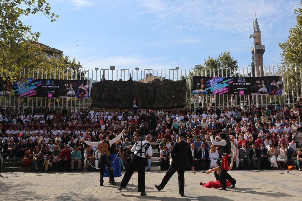 Tiyatro Festivalinde 22. Yıl Coşkusu