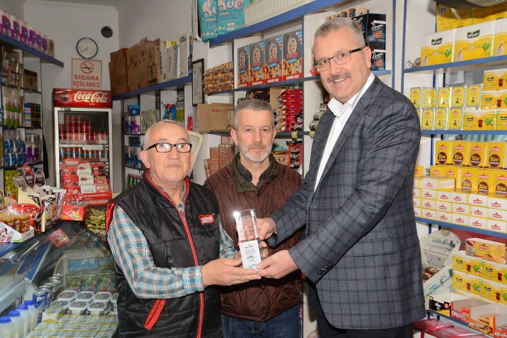 57 Yıllık Bakkal Amcaya Ödül