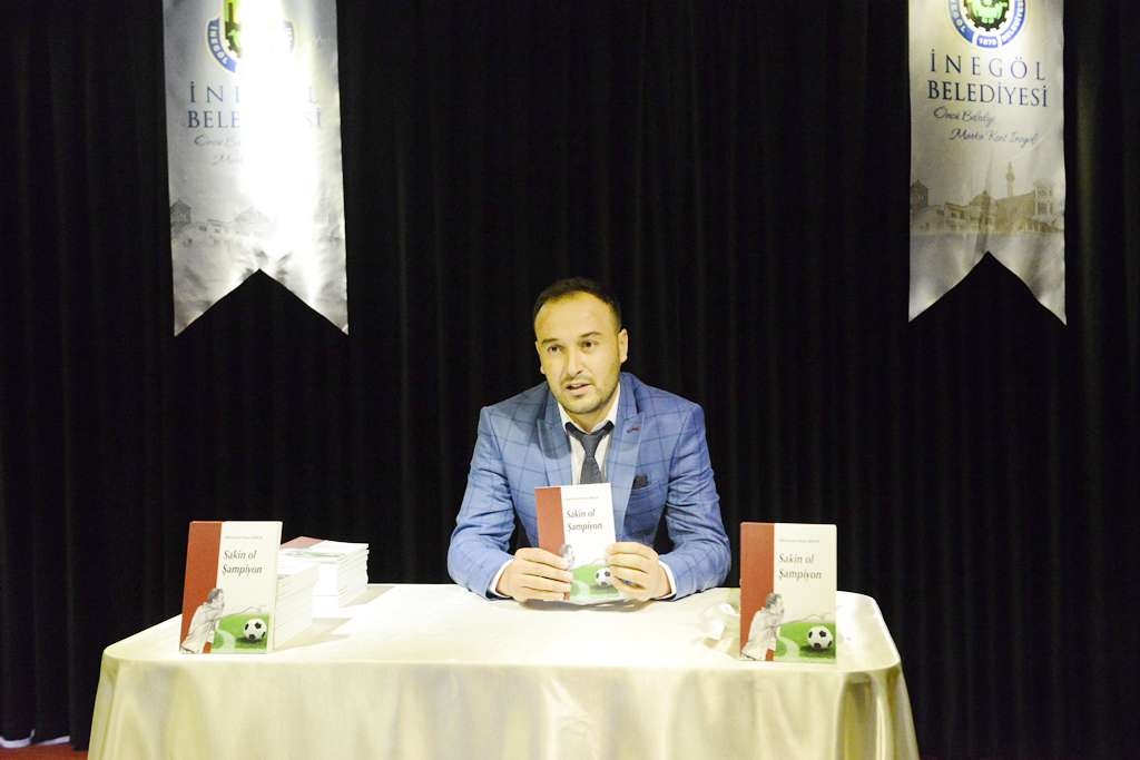 GENÇ ANTRENöRüN KiTABI  OKUYUCULARIYLA BULUŞTU