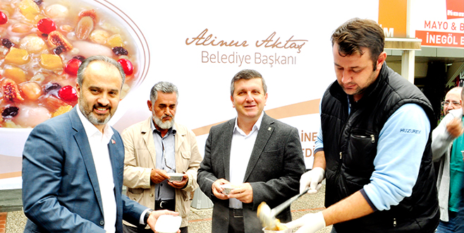 BELEDiYE’DEN AŞURE iKRAMI