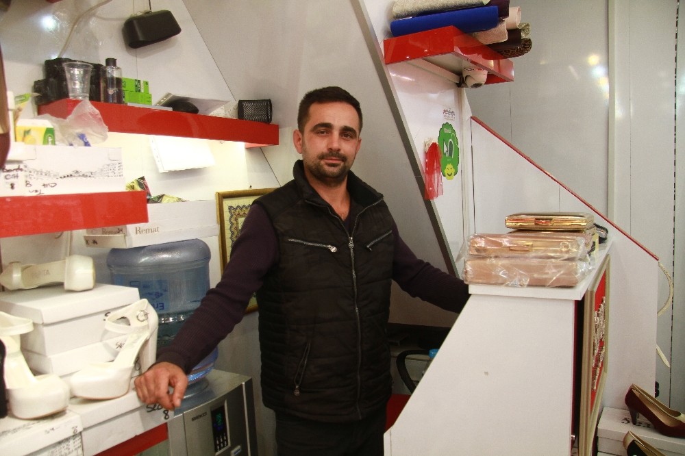 Ayakkabıcı Dükkanından Çaldığı Tableti Pantolonuna Sakladı