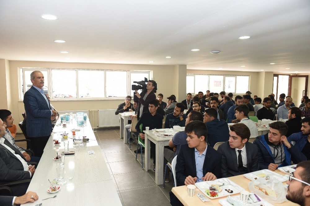 Başkan Altepeden Öğrencilere Çalışkan Olun Tavsiyesi