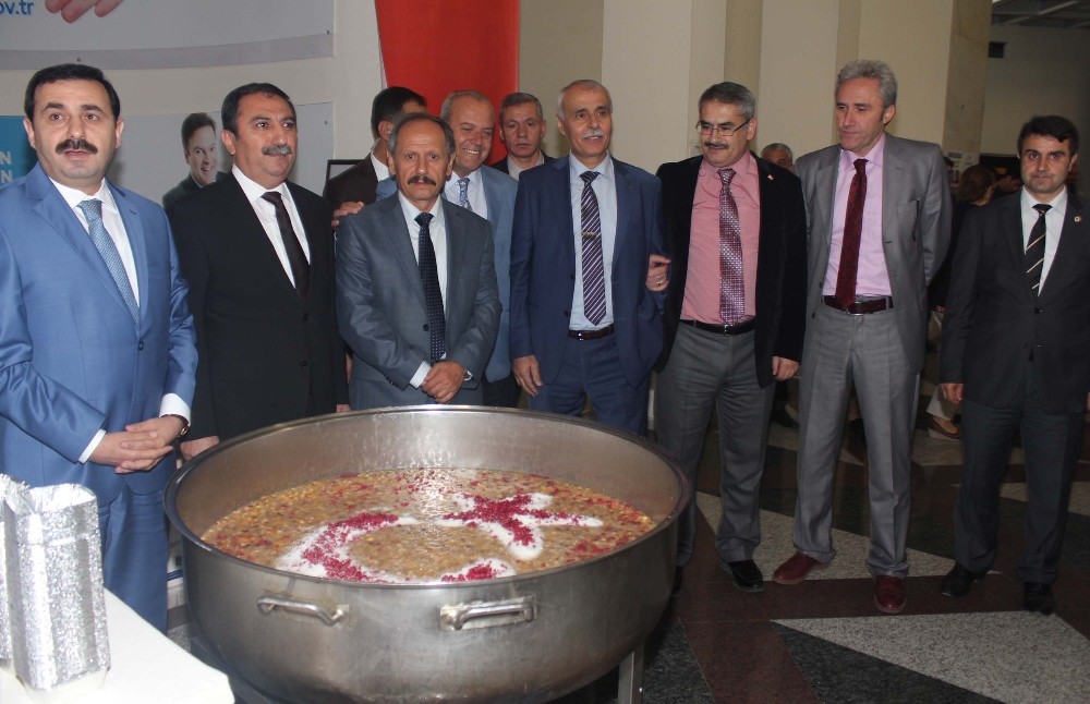 Bursa Adliyesinde Aşure Dağıtıldı