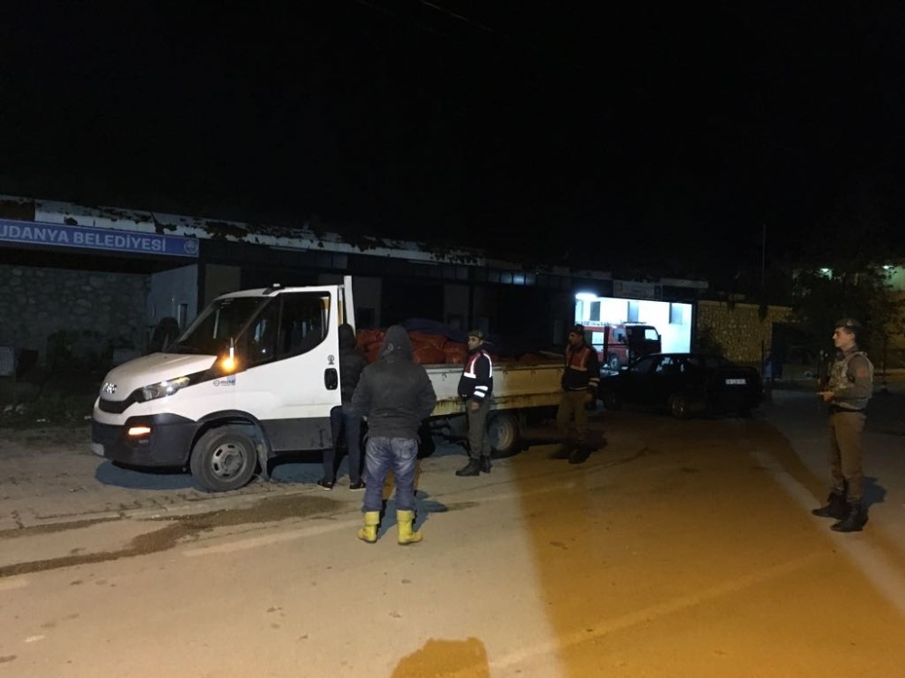 Bursada 3.5 Ton Kaçak Midye Ele Geçirildi