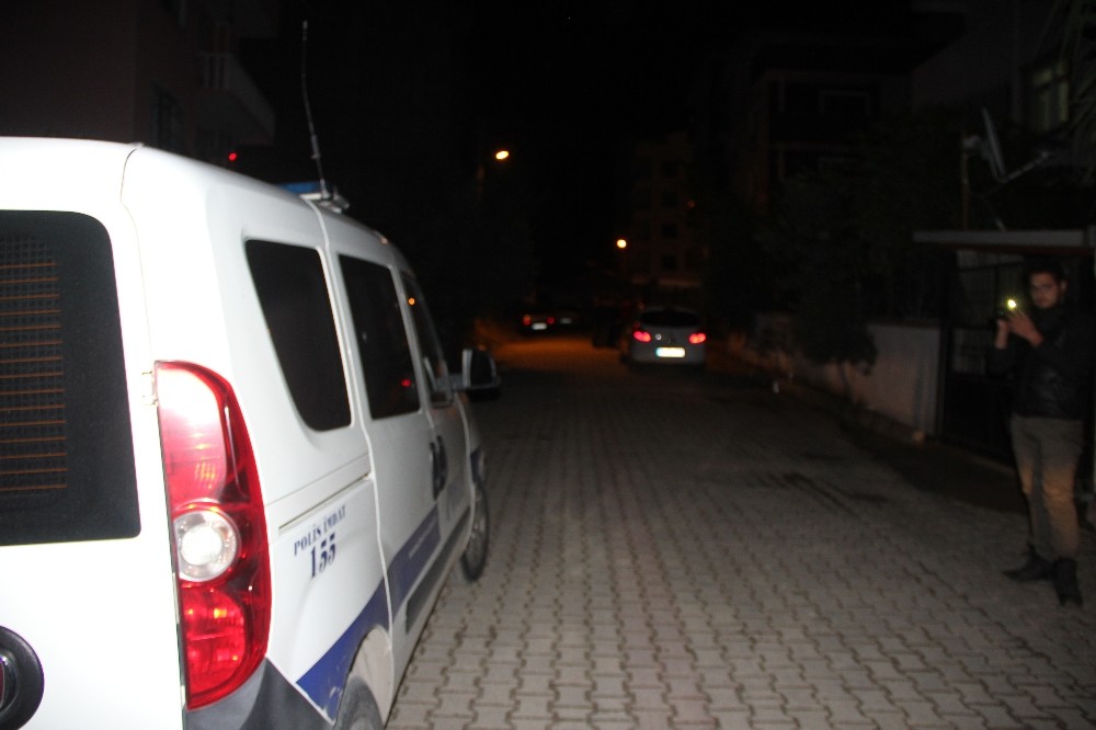 Duvarın Altında Kalan Polis Hayatını Kaybetti