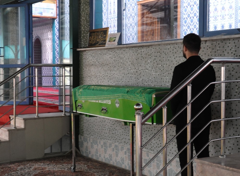 Eylem Gülçin Kanıkın Cenazesi Anneannesinin Mezarına Defnedildi