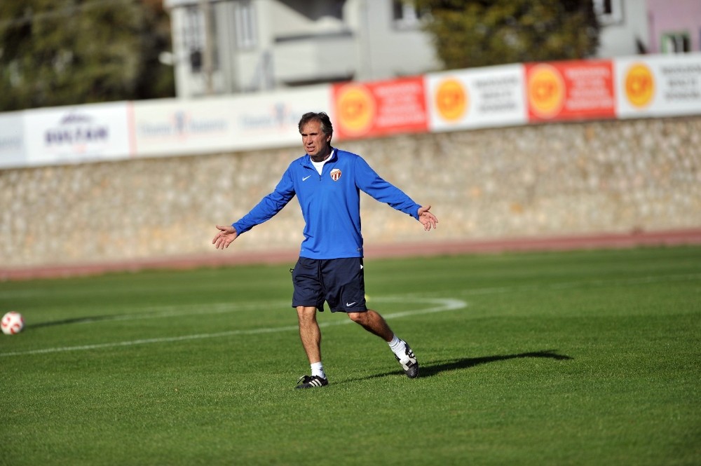 İnegölspor Teknik Direktörü Yoldaş: Kazanmak İçin Bütün Gücümüzle Oynayacağız