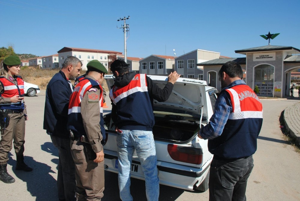Jandarmadan Okul Önlerinde Sıkı Denetim