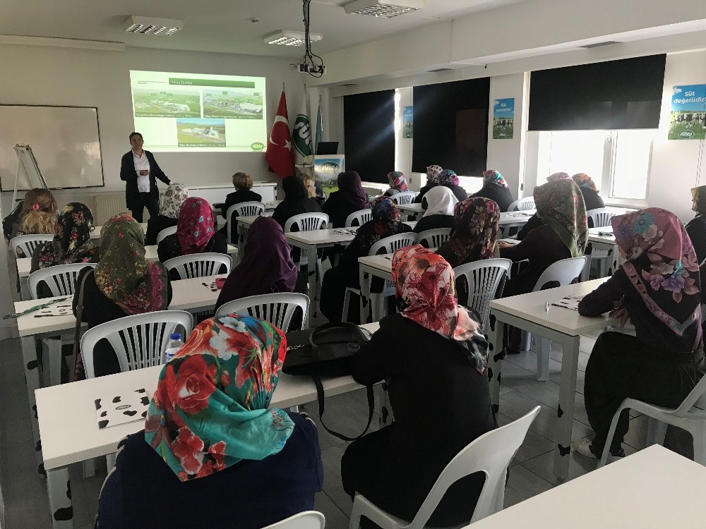Kadın Çiftçiler Süt Hayvancılığı Eğitim Merkezinde