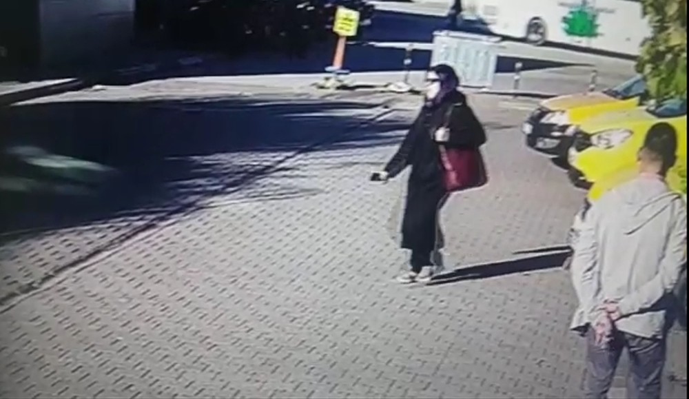 Kadın Dolandırıcı Yakayı Ele Verdi