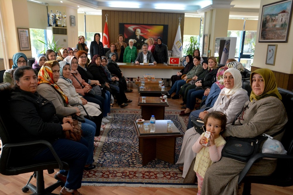 Kaldırım İşgalini Bitiren Özkana Kadınlardan Teşekkür