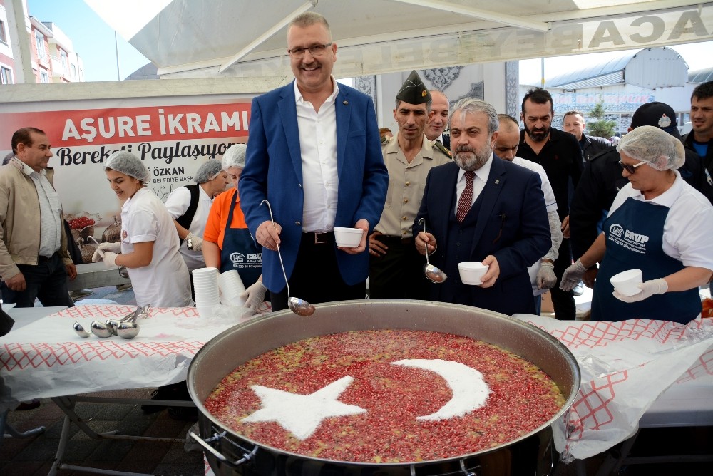 Karacabey Belediyesinden 5 Bin Kişiye Aşure