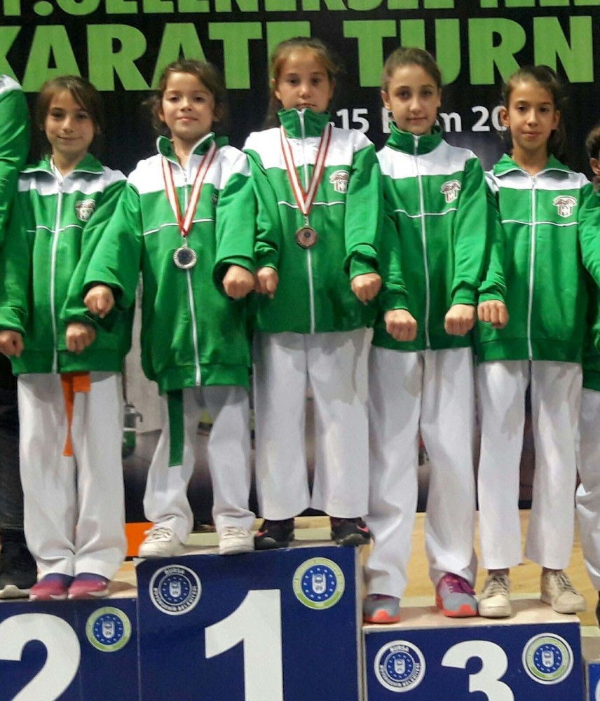 Karateciler Madalyaya Doymuyor