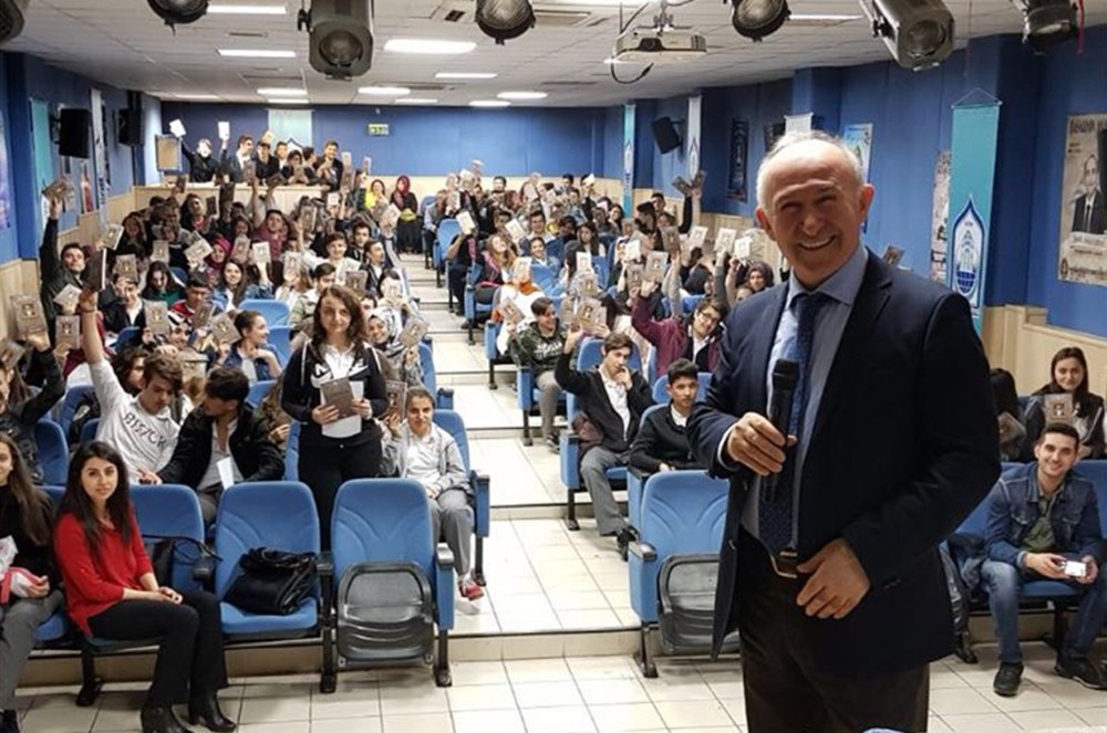 Liseliler Köklerine Tutunuyor