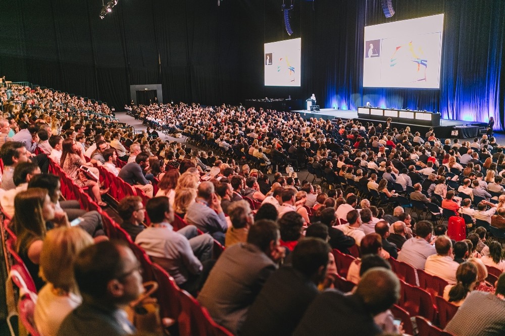 Lokal Anestezi İle Göz Onarımına Escrsden Ödül