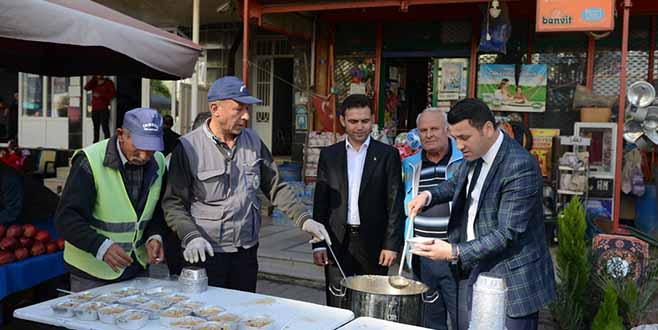 KURŞUNLU’DA BiN KiŞiLiK AŞURE DAĞITILDI