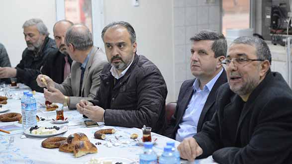 BEREKET SOFRASI HÜRRİYET CAMİİNDE KURULDU