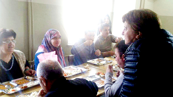 CHP iDDiALAR üZERiNE O OKULU ZiYARET ETTi