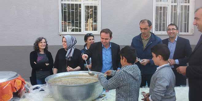 ALTI EYLÜL ORTAOKULU’NDA AŞURE İKRAMI