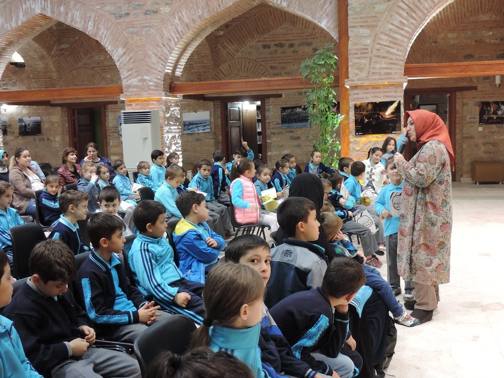 Melike Günyüz Çocuk Okurlarıyla Bir Araya Geldi