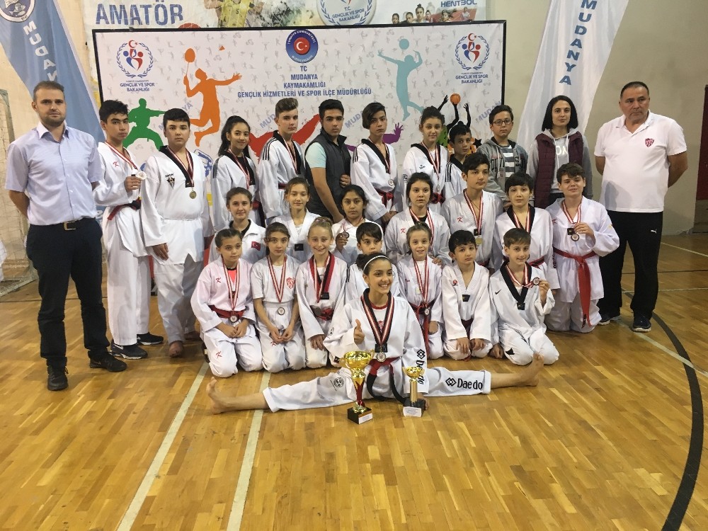 Ödül Avcısı Uçan Tekmeler