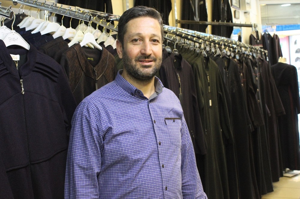 Onlarca Feraceyi Pantolonlarının İçine Sokarak Çaldılar