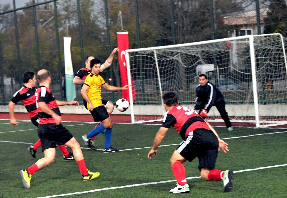 Osmangazide Birimler Arası Futbol Turnuvası Sona Erdi