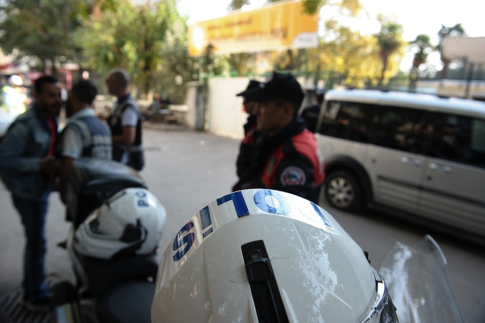 Polisten Okul Önlerinde Sıkı Denetim