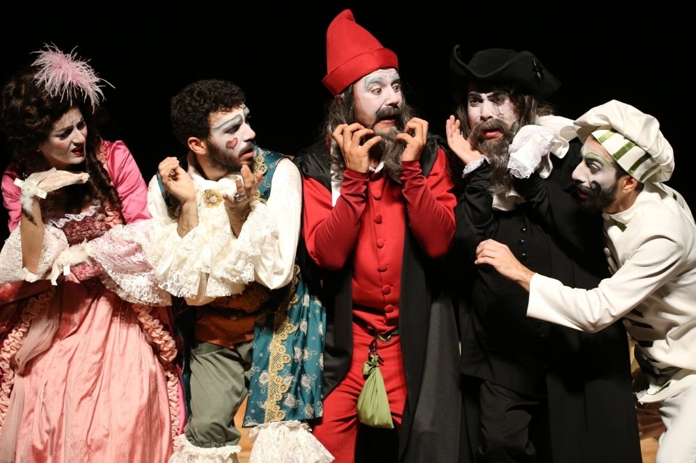 Sezonun İlk Oyunu “İki Efendinin Uşağı”