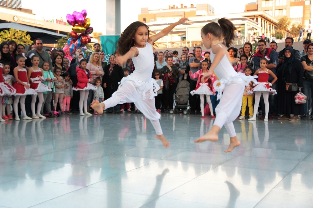 Sokakta Bale Gösterisi