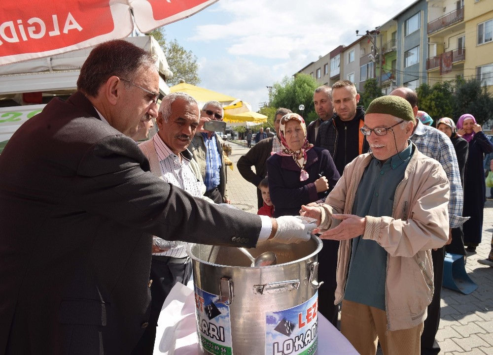 Üç Bin Kişiye Aşure İkramı