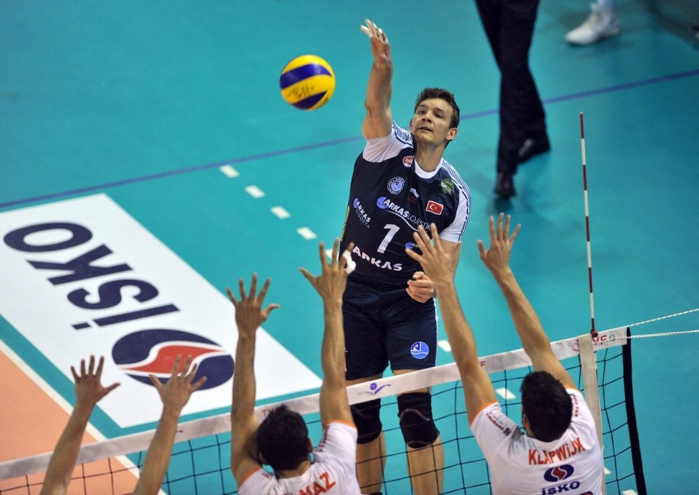 Voleybol Efeler Ligi: İnegöl Belediyespor: 1 – Arkas: 3