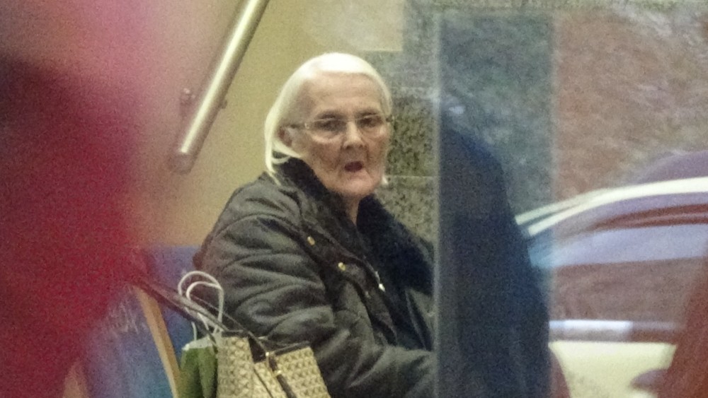 Yaşlı Kadını Dolandırılmaktan Polisler Kurtardı