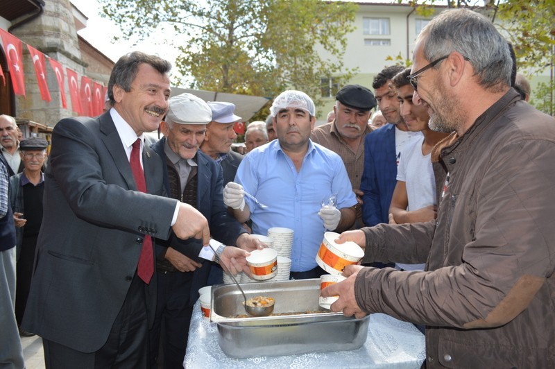 Yenişehir Belediyesinden 2 Bin 500 Kişiye Aşure