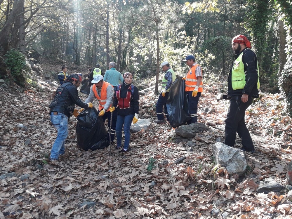 Yıldırım Kent Ormanında Temizlik Harekatı