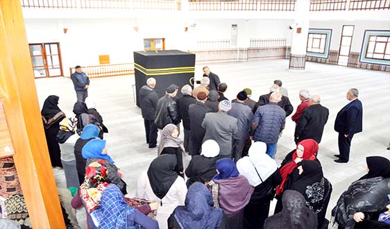 iLK DEFA UMREYE GiDECEKLERE EĞiTiM SEMiNERi VERiLDi