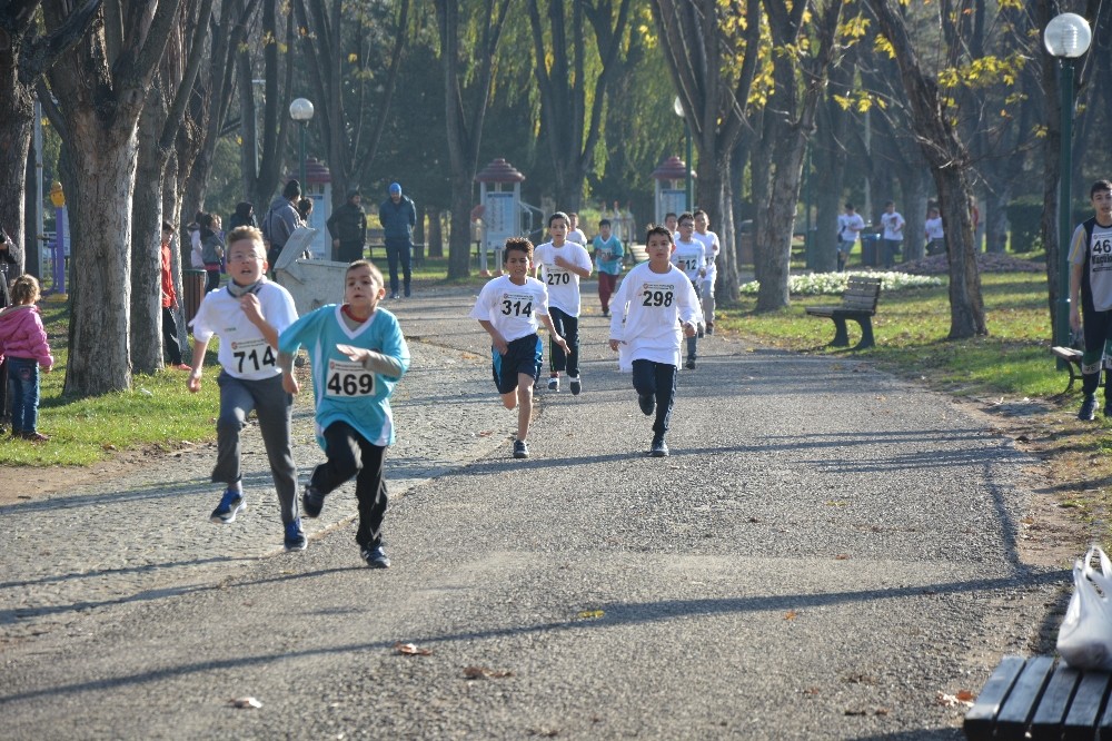 700 Öğrenci Birinci Olmak İçin Ter Döktü
