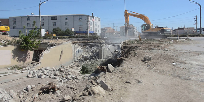 DEMiRLERi ÇALDI KAÇARKEN KAZA YAPTI