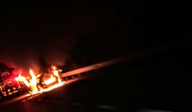 ARAÇ BİRDEN ALEV ALDI