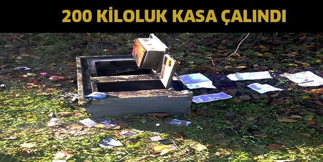 Alanyurt’un yeni mahallesinde gece saatlerinde gerçekleşen olayda boş eve giren hırsızlar, 200 kiloluk para kasasını çaldılar. Çalınan kasa Kozluca yolunda bulundu.