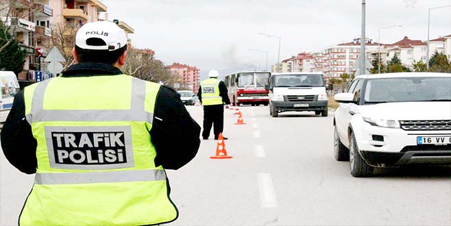 TRAFiK UYGULAMALARI SüRüYOR