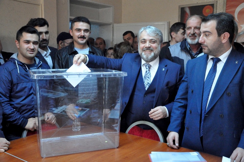 Ak Partide Temayül Yoklaması Yapıldı