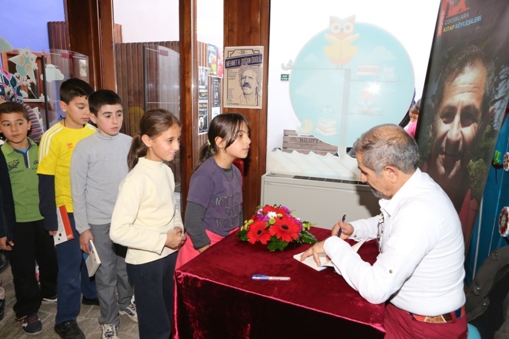 Akbaba: Kitaplarım Çocuklarım Gibidir