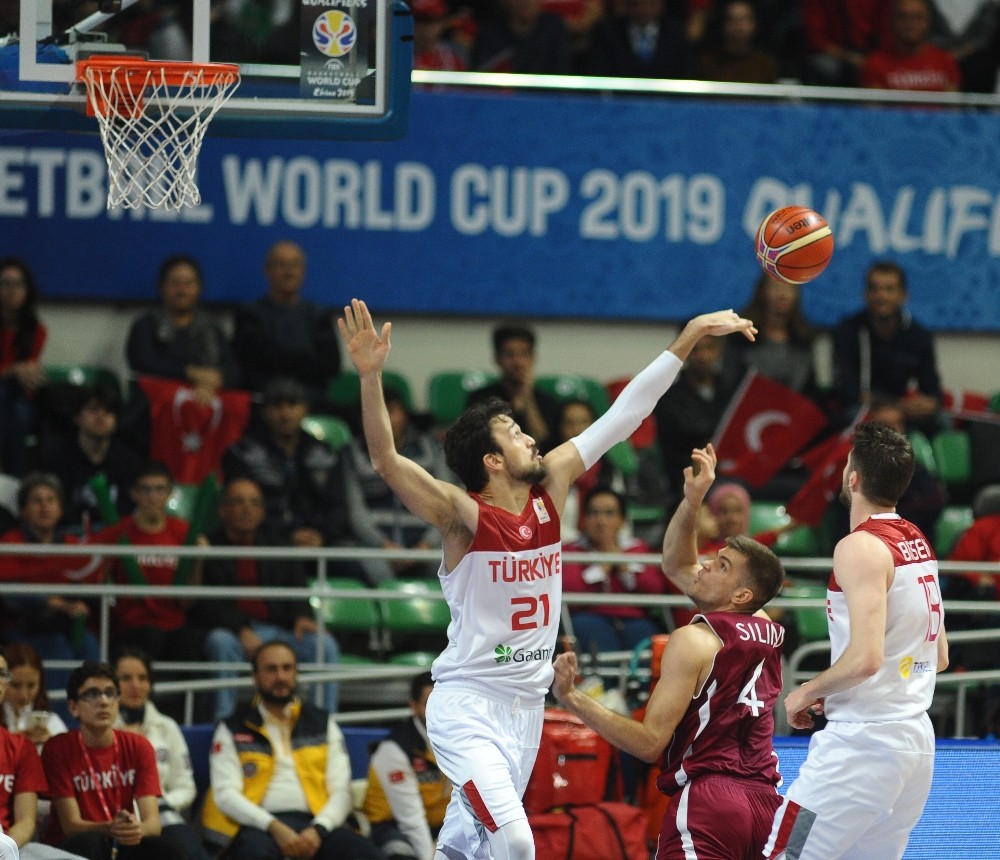 Ay-Yıldızlılar, Letonyayı Ağırlıyor