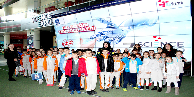 OKYANUSLU öĞRENCiLER  BURSA BiLiM VE TEKNOLOJi MERKEZiNDE